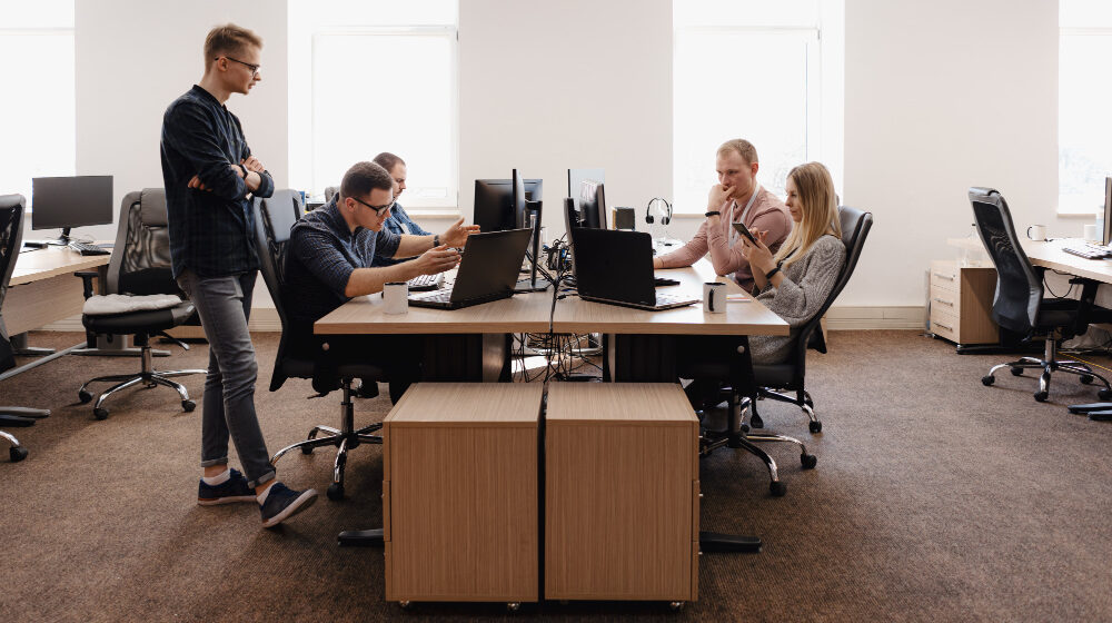 Åpne rom: når det moderne kontoret konfronterer virkeligheten