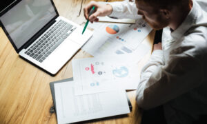 Rasjonell analyse eller gründerinstinkt: lederens dilemma