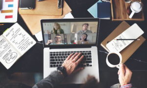 Bedriftskultur: bygge en sterk identitet i en tid med hybrid fjernarbeid