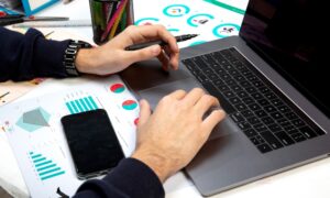 Øk kontantstrømmen din uten å skaffe penger: kunsten med moderne bootstrapping