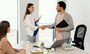 Onboarding i SMBer: den ultimate HR-sjekklisten for en vellykket onboarding
