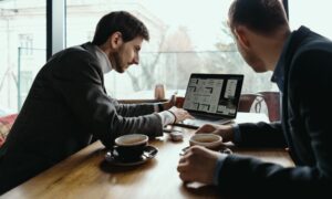 B2B-innhold og AI: metoden for å resirkulere artiklene dine