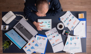 Besettelsen med benchmarking: når beregninger dreper skapelse